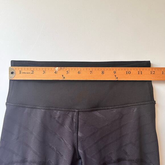 Lululemon Leggings Womens 2 Black Striped Textured Cropped Workout Athleisure - Picture 7 of 11